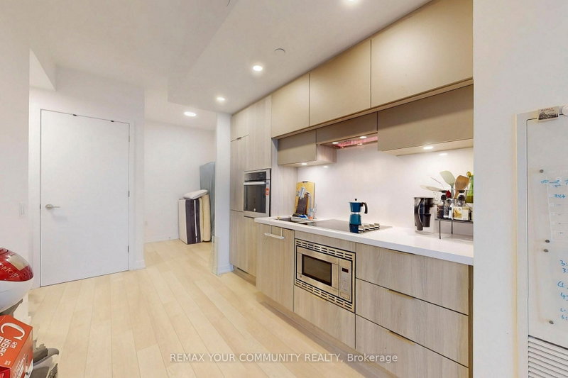 39 Roehampton Ave photo 4