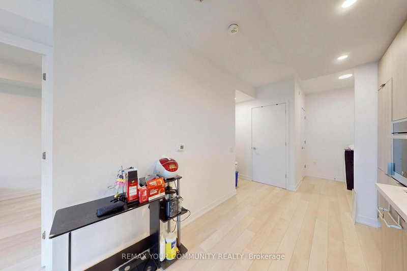 39 Roehampton Ave photo 5