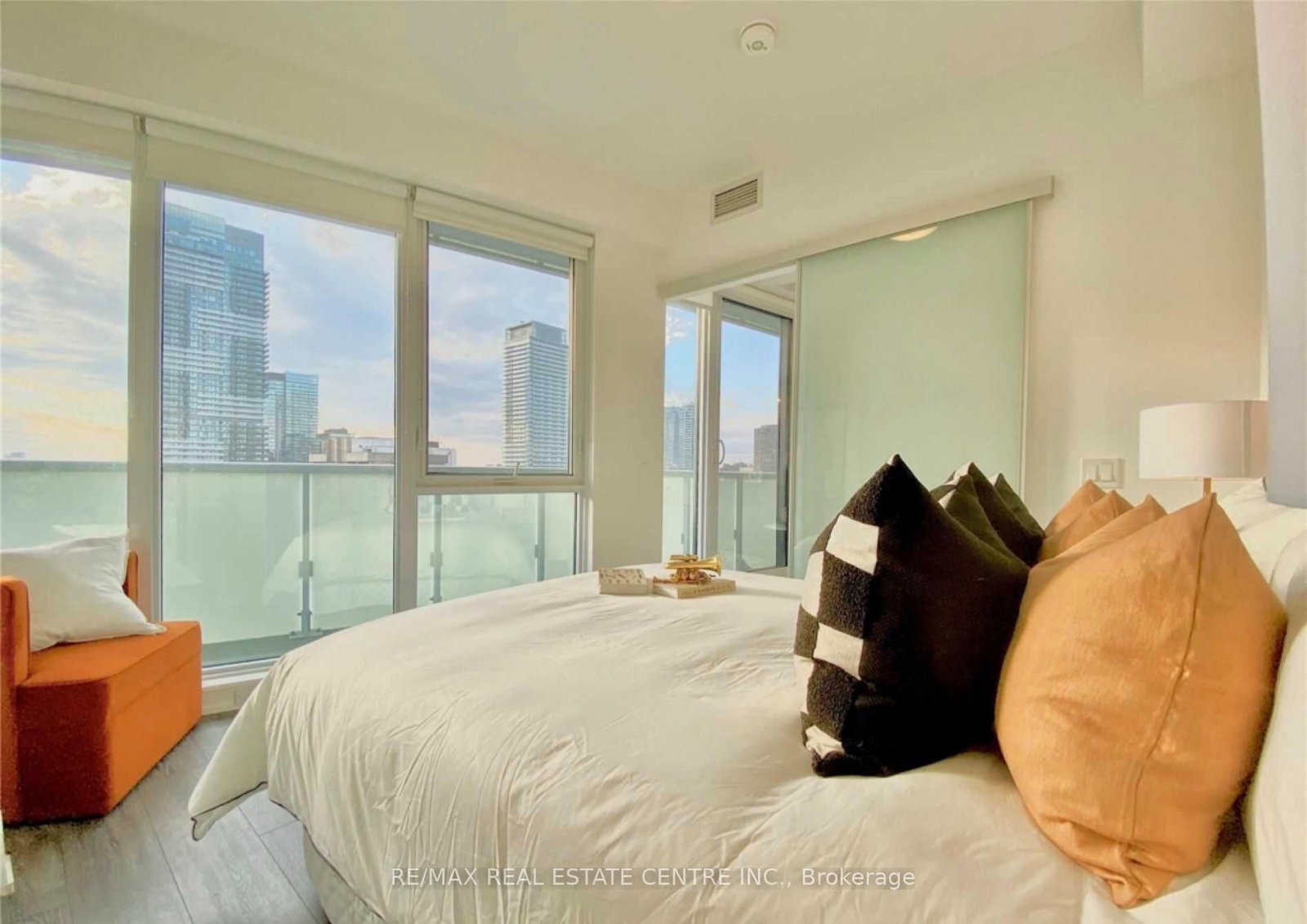 2703-403 Church St, Toronto, view 5