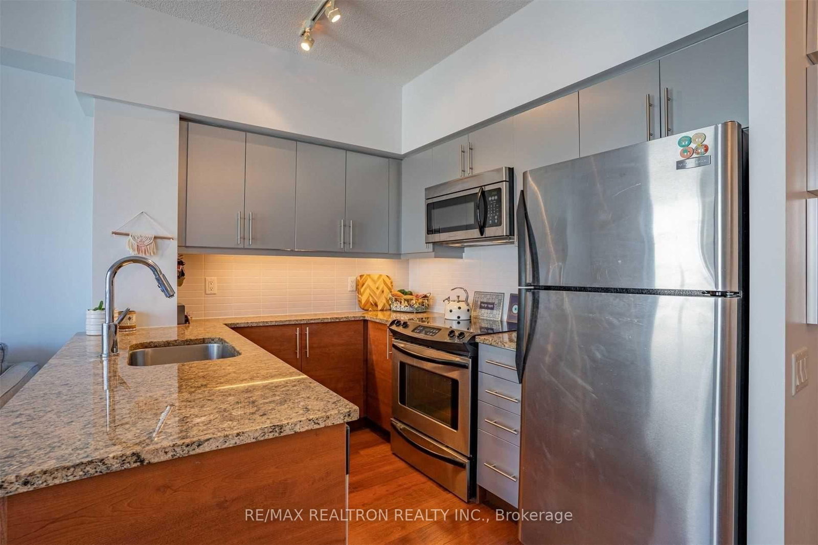 911-83 Redpath Ave, Toronto, view 4