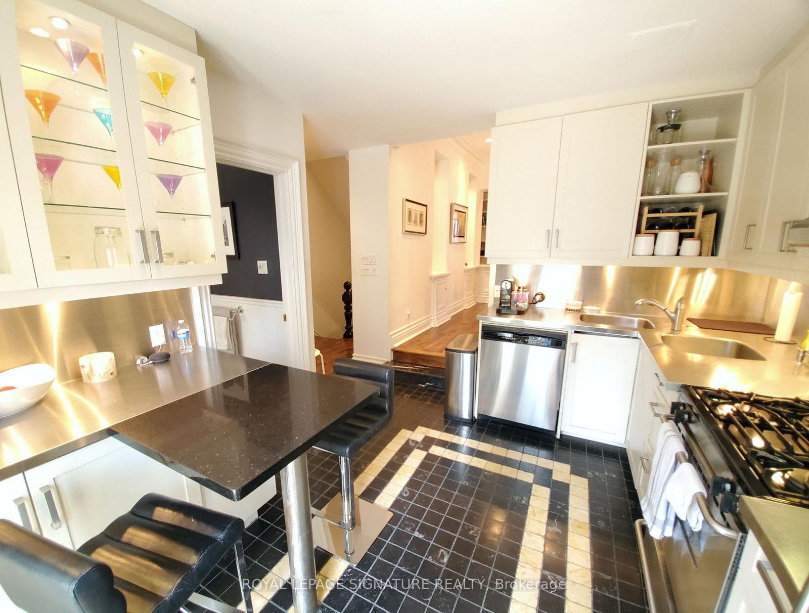 Upper-47 Gloucester St, Toronto, view 10
