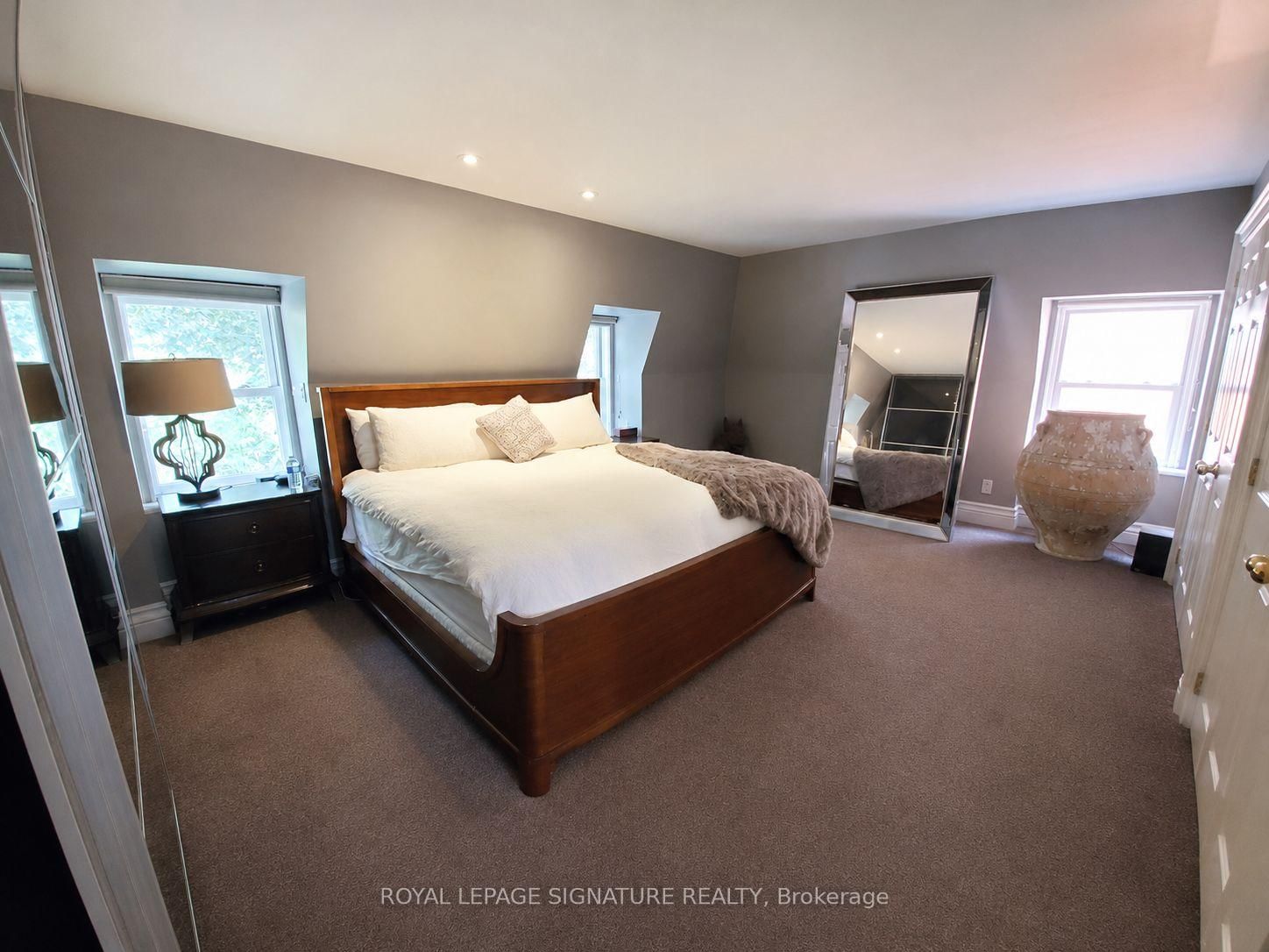 Upper-47 Gloucester St, Toronto, view 17