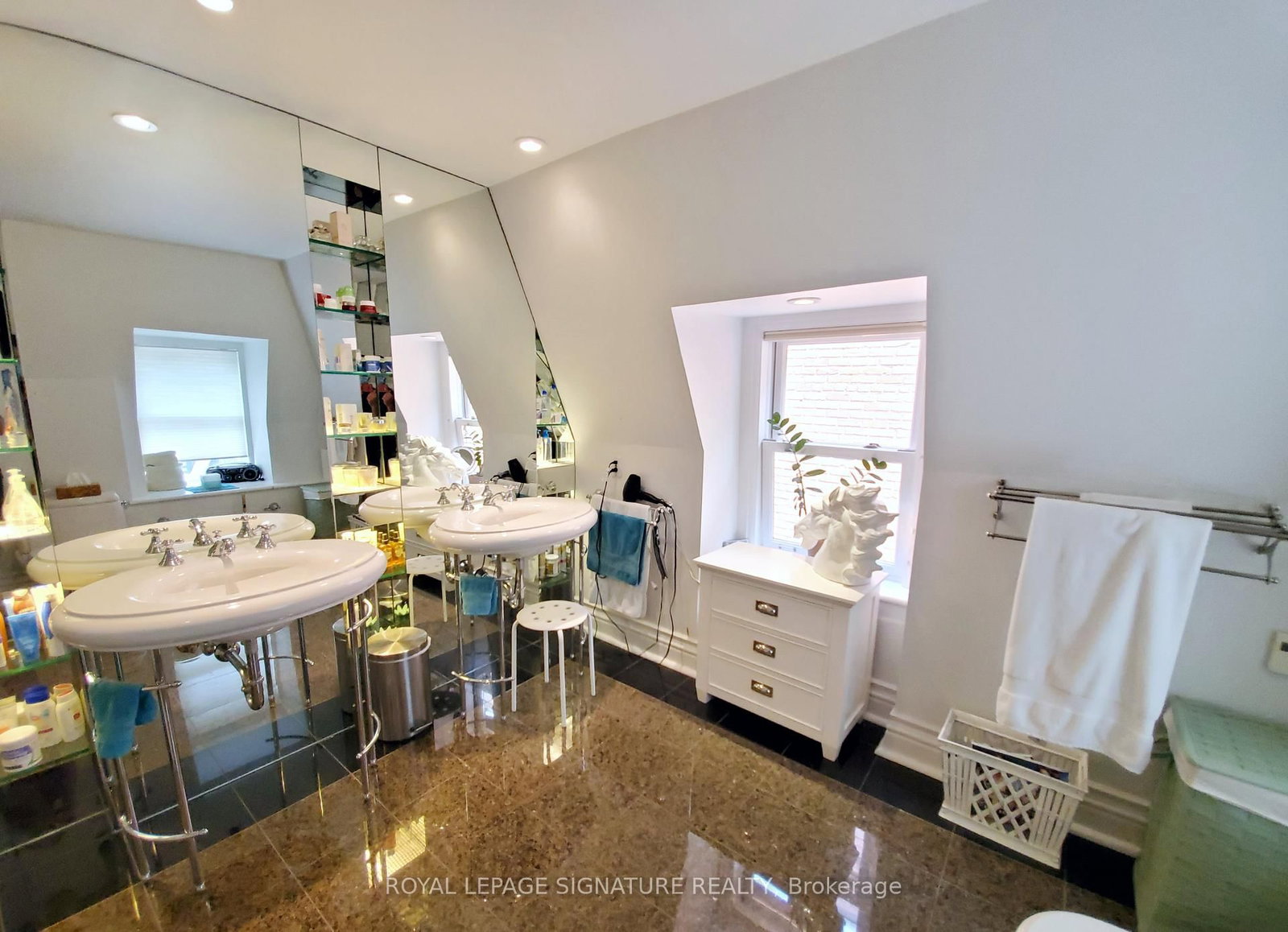 Upper-47 Gloucester St, Toronto, view 21