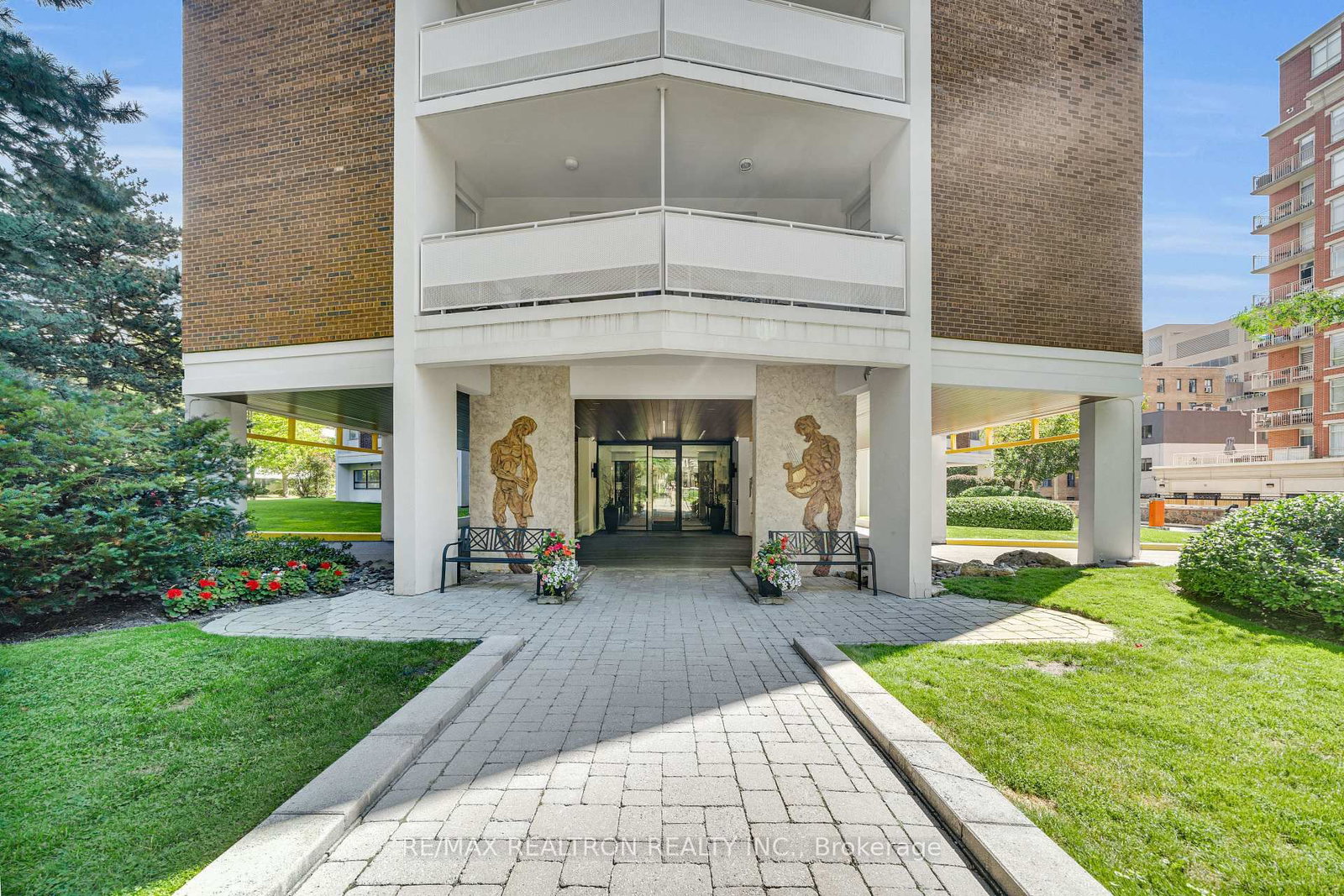 1202-9 Deer Park Cres, Toronto, view 13