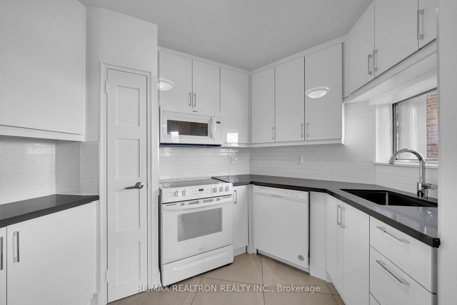 1202-9 Deer Park Cres, Toronto, view 4