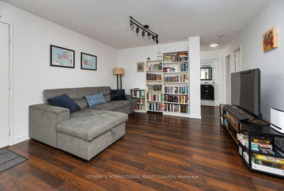 520 - 89 McCaul St - Photo 1