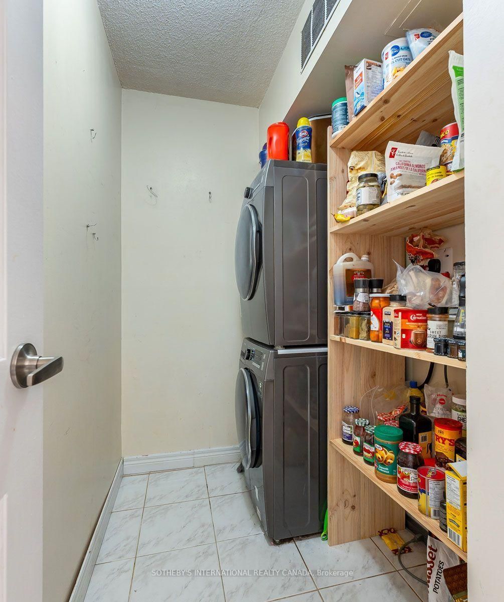 520-89 McCaul St, Toronto, view 14