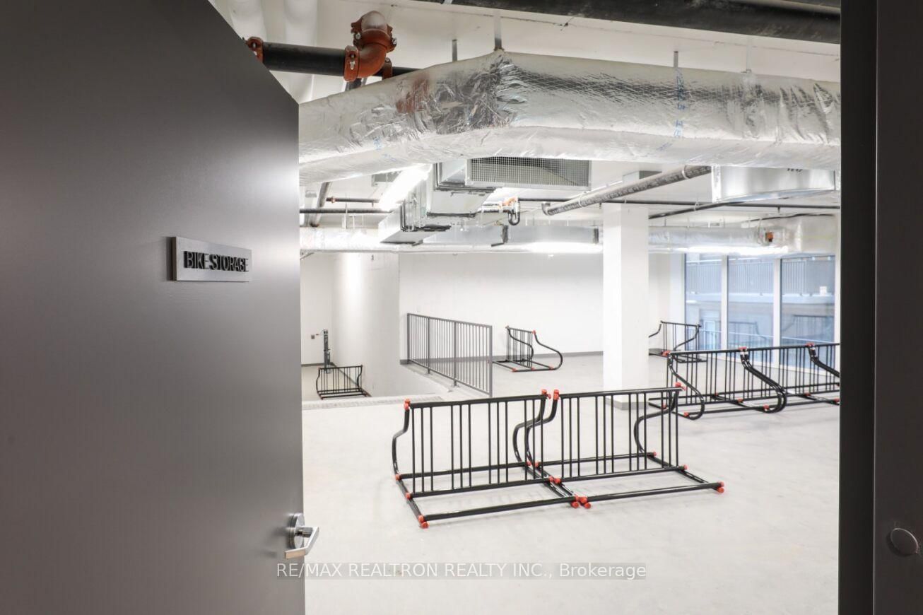 1305-2525 Bathurst St, Toronto, view 34