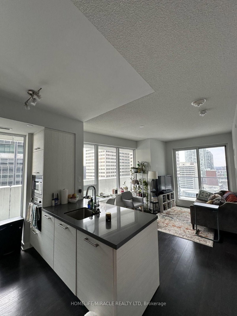 1609 - 2221 Yonge Street