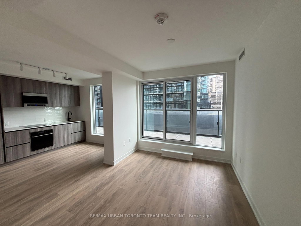701 - 117 Broadway Avenue 4