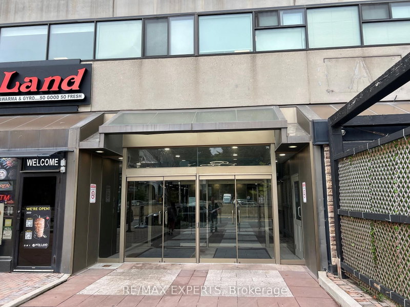 720 Spadina Ave photo 3