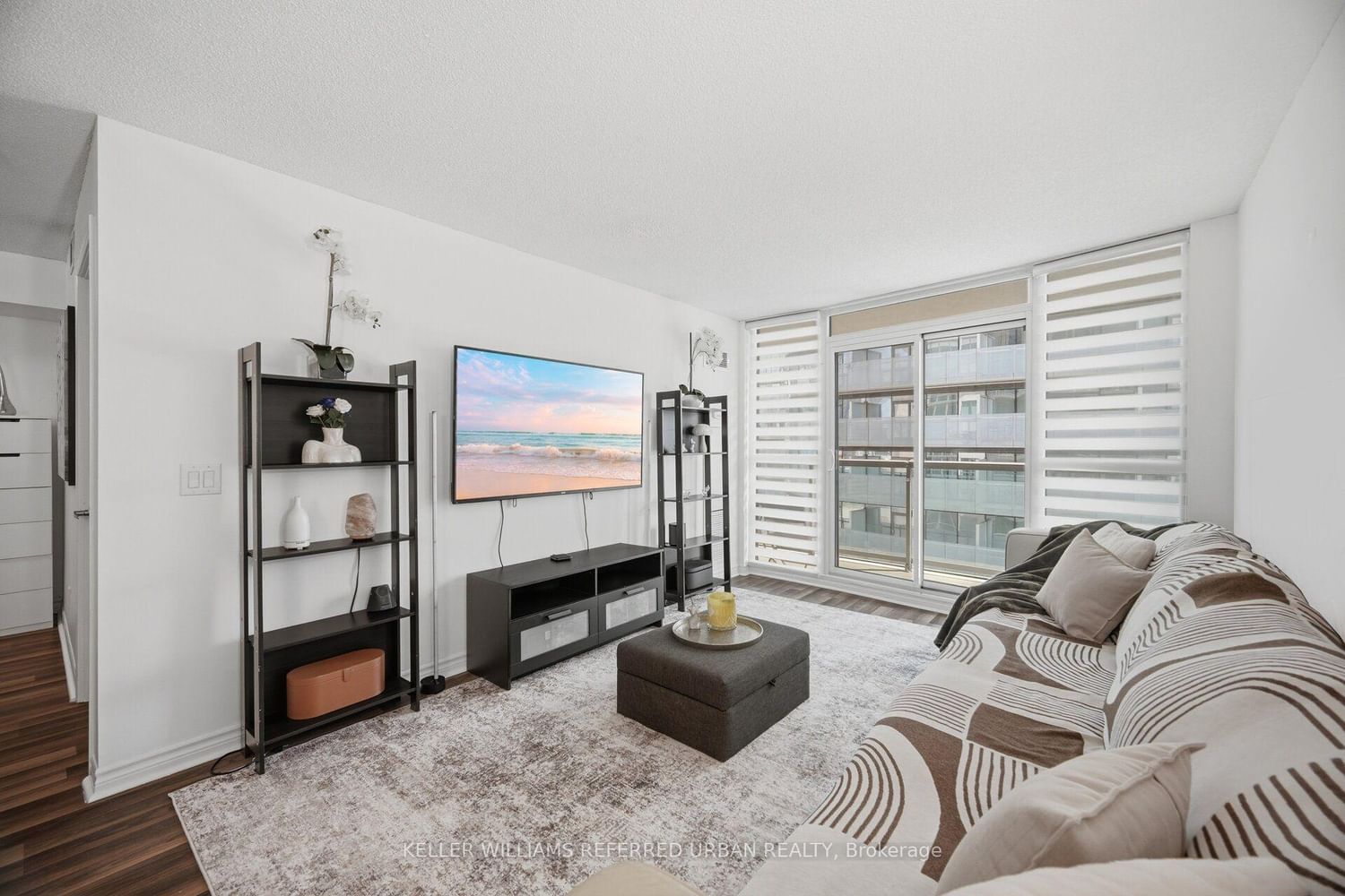 19 Grand Trunk Crescent • #3708 • Toronto, ON photo 8