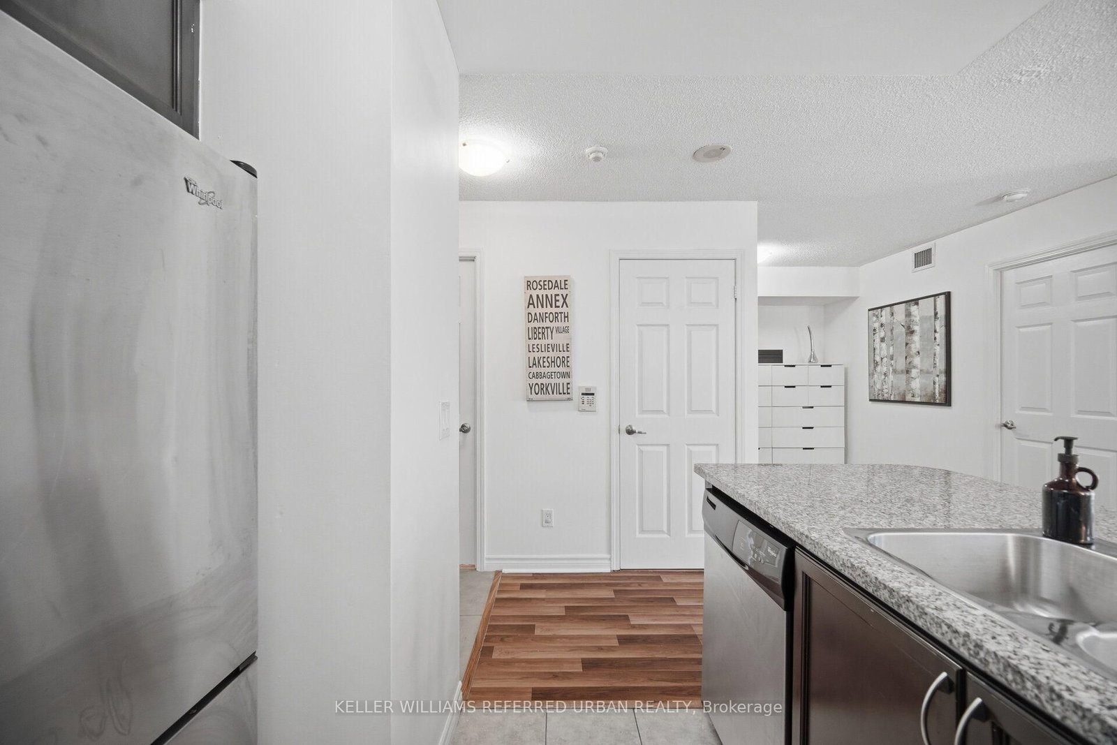 19 Grand Trunk Crescent • #3708 • Toronto, ON photo 9