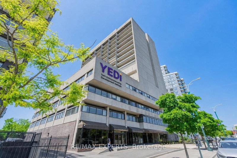 720 Spadina Ave photo 4