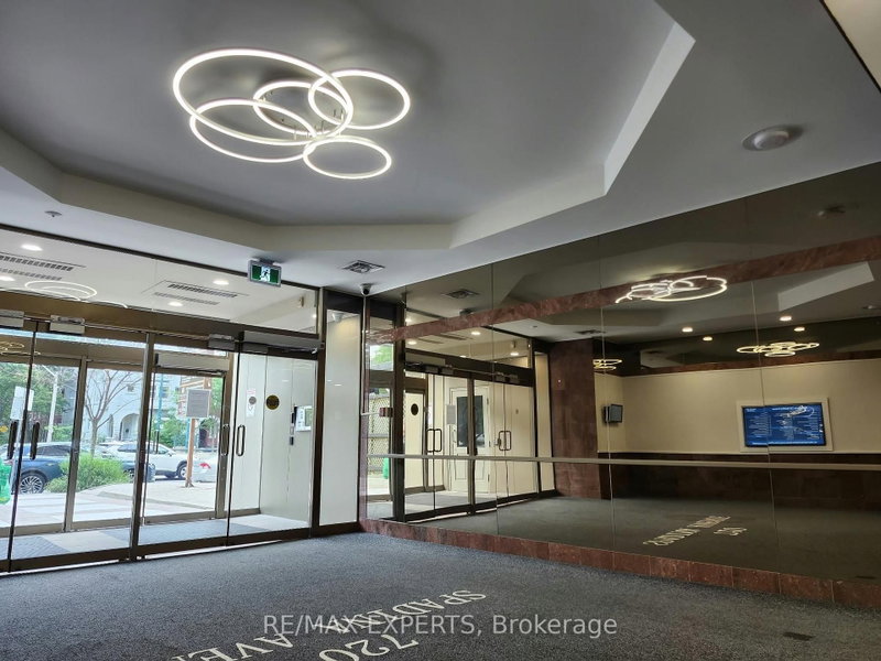 720 Spadina Ave photo 5