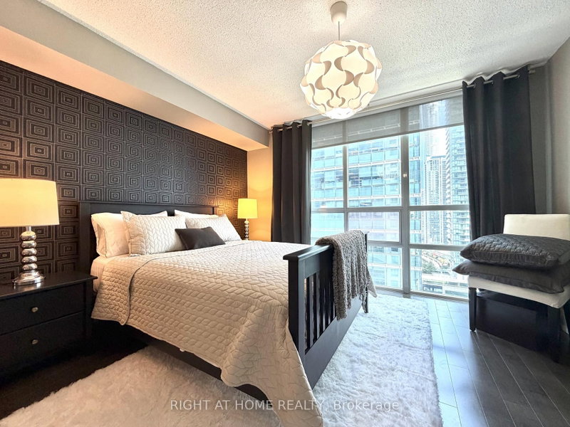 2910 - 30 Grand Trunk Crescent
