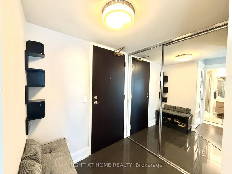 2910 - 30 Grand Trunk Crescent