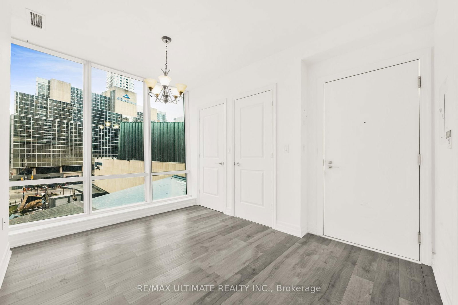 8 The Esplanade Street • #506 • Toronto, ON photo 10