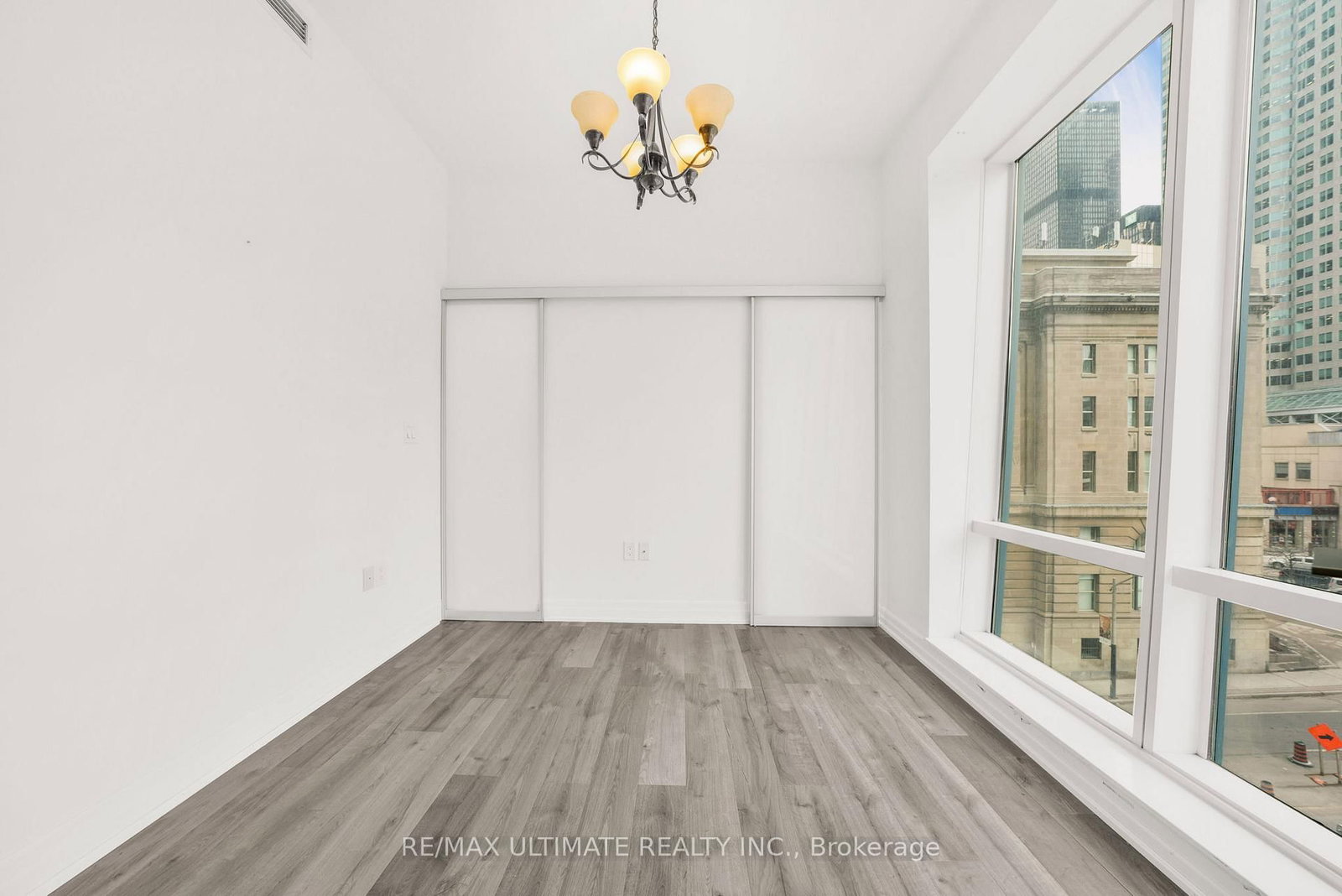 8 The Esplanade Street • #506 • Toronto, ON photo 5