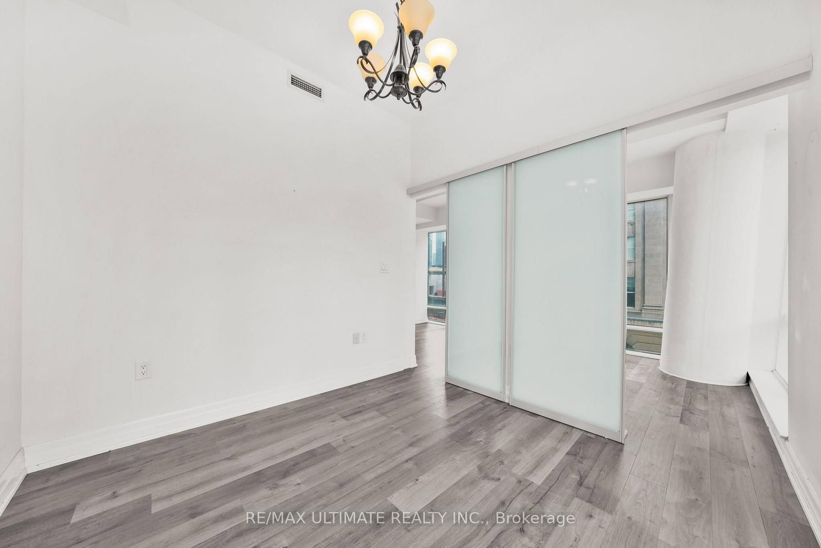 8 The Esplanade Street • #506 • Toronto, ON photo 9