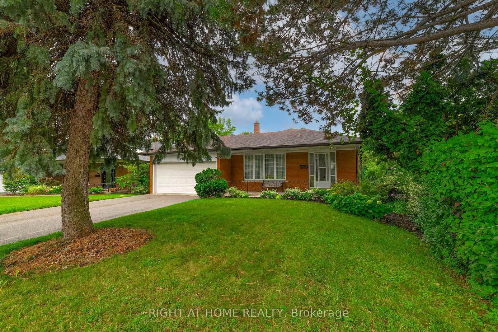 236 Shaughnessy Boulevard • Toronto, ON photo 1