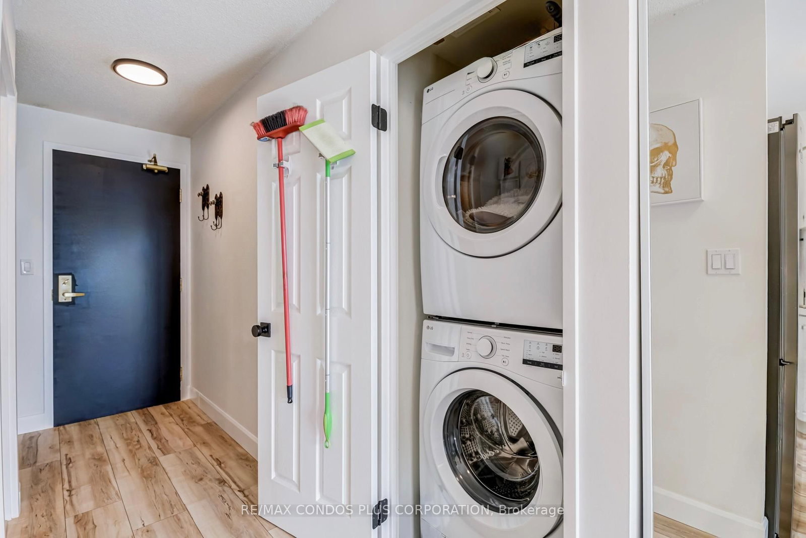 43 Eglinton Avenue E • #1901 • Toronto, ON photo 16