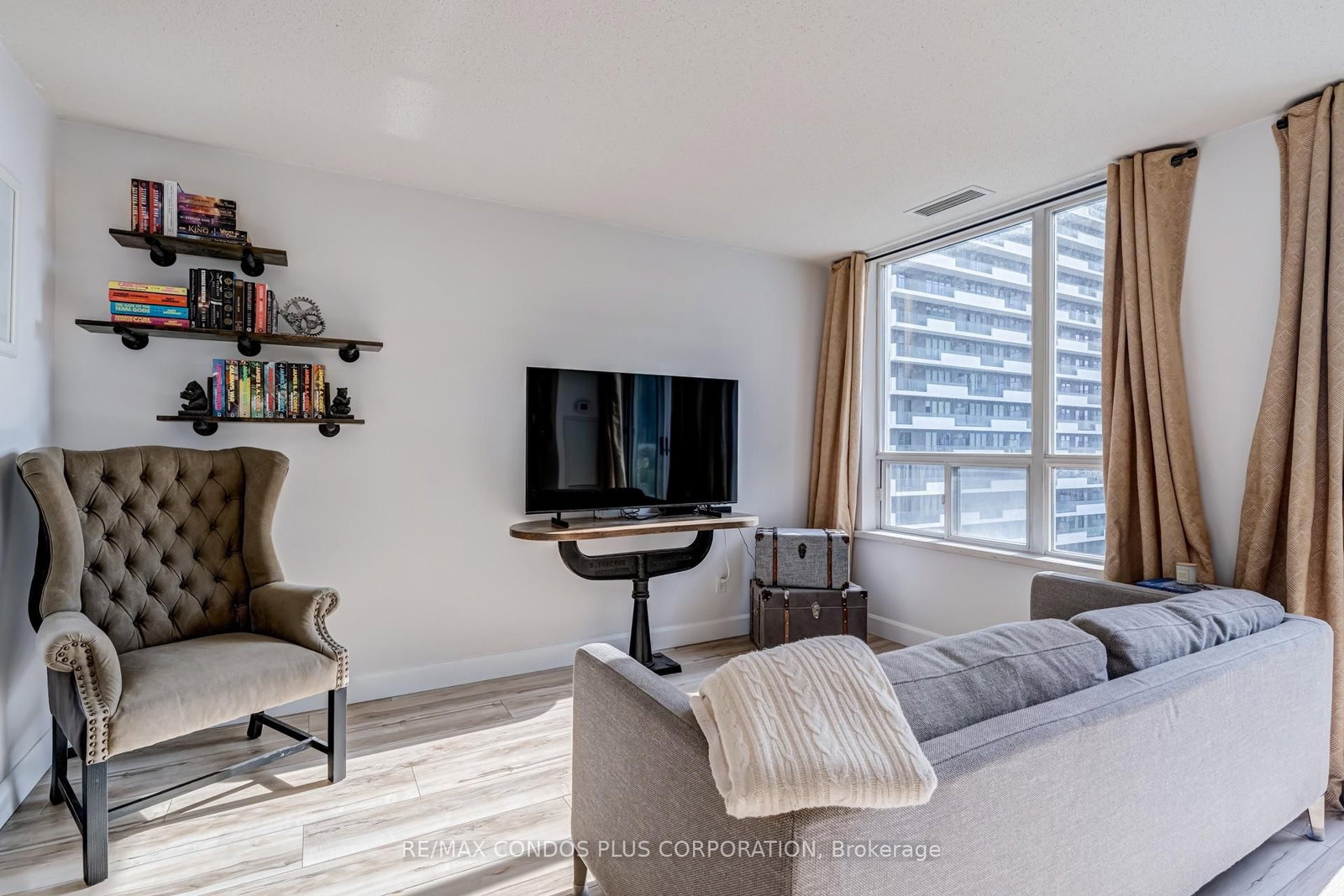 43 Eglinton Avenue E • #1901 • Toronto, ON photo 8