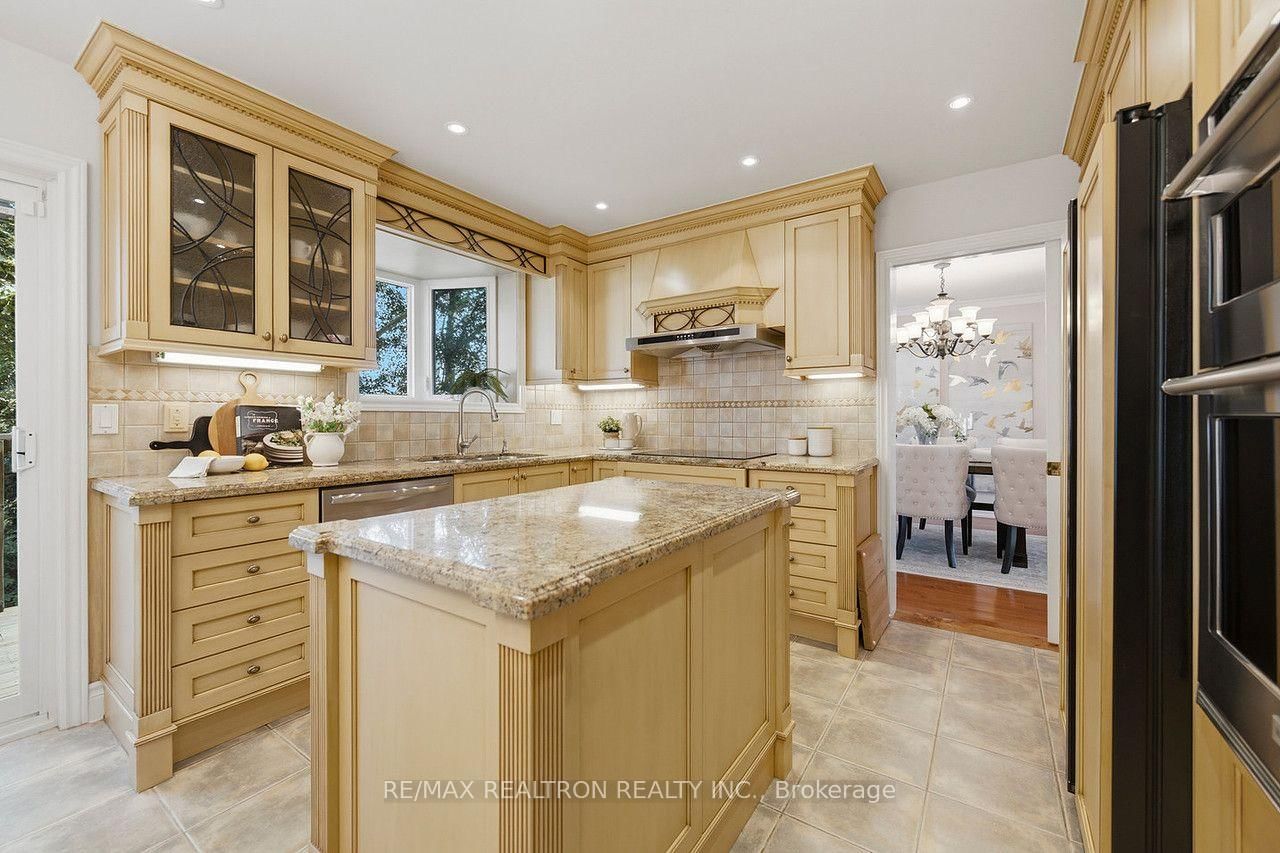 77 Mossgrove Trail • Toronto, ON photo 14