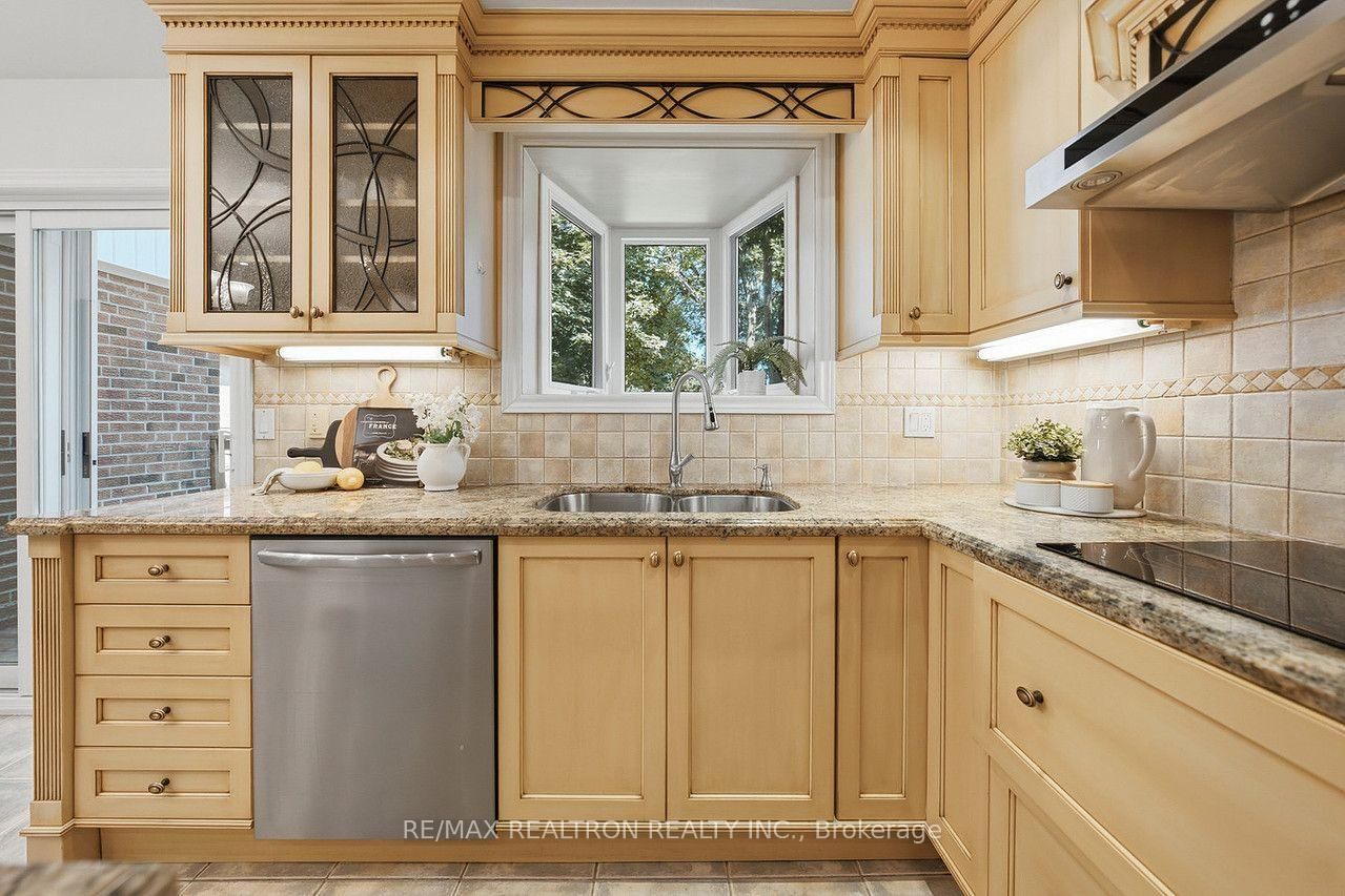 77 Mossgrove Trail • Toronto, ON photo 16