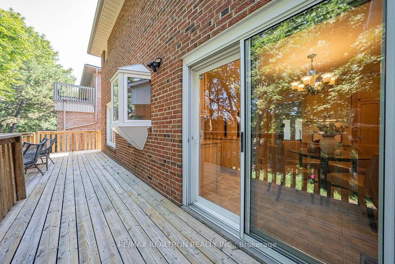77 Mossgrove Trail • Toronto, ON photo 19