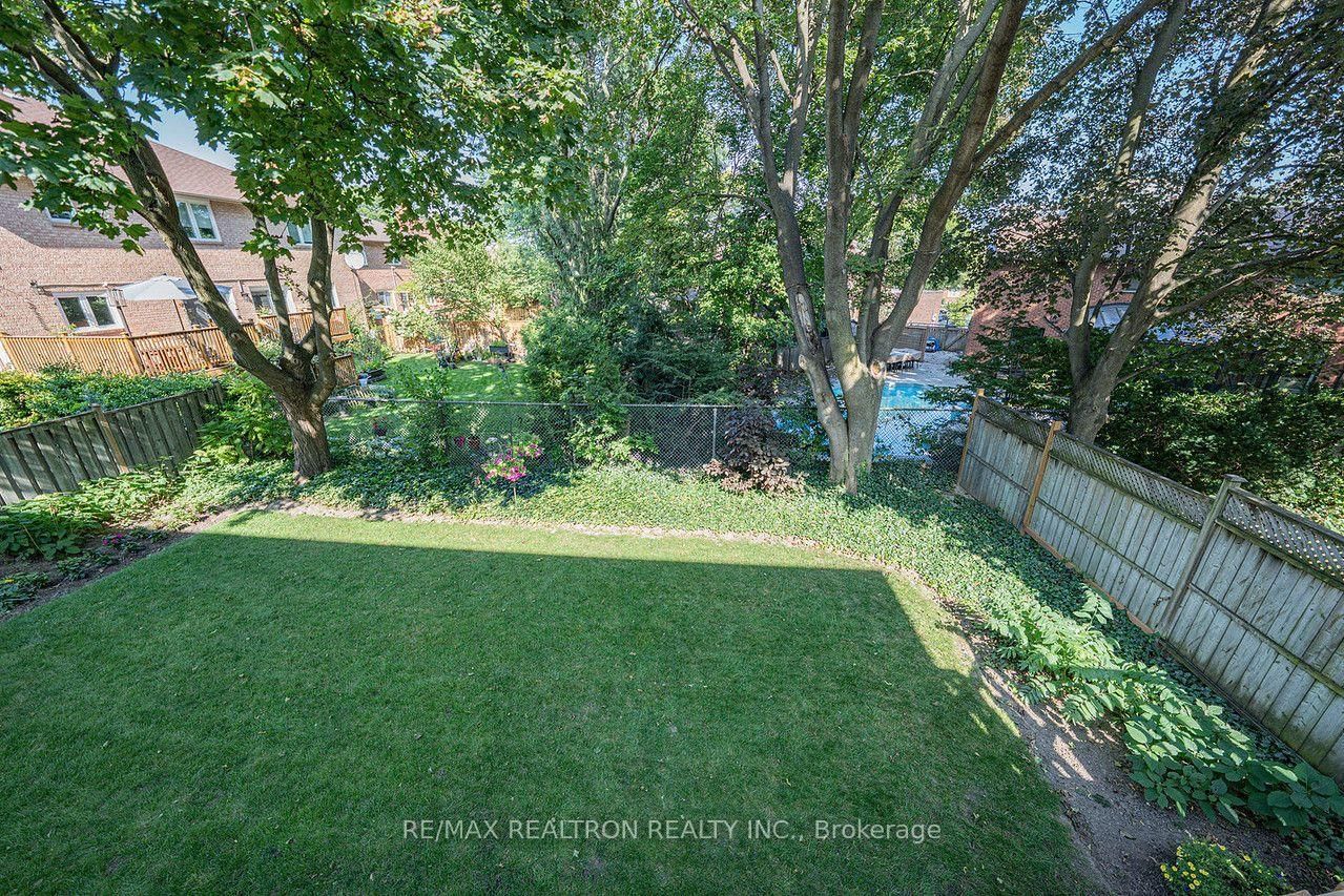 77 Mossgrove Trail • Toronto, ON photo 21