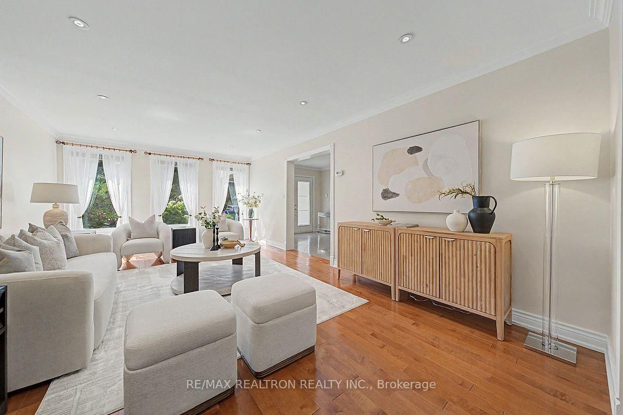 77 Mossgrove Trail • Toronto, ON photo 9