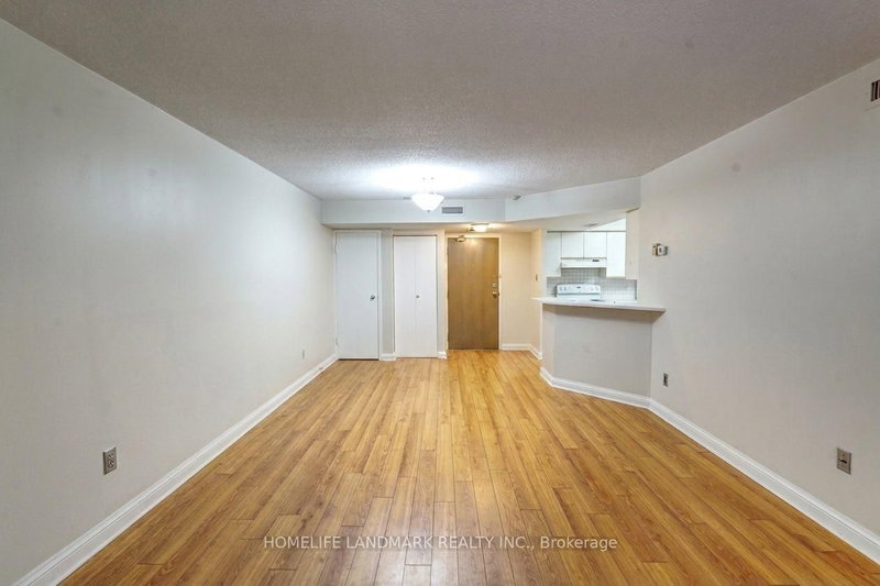 1001 Bay St photo 4