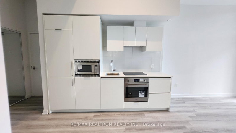 1120 - 238 Simcoe Street