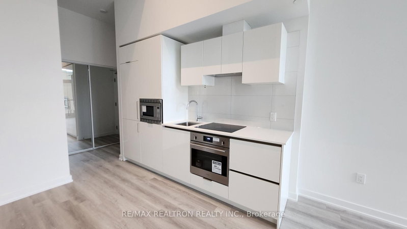 1120 - 238 Simcoe Street