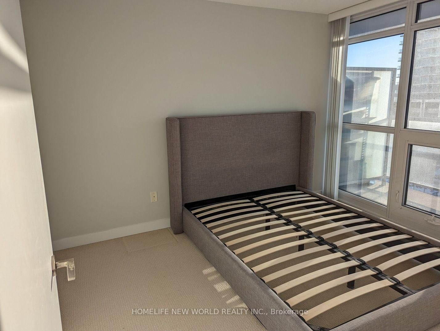 121 Mcmahon Drive • #811 • Toronto, ON photo 5