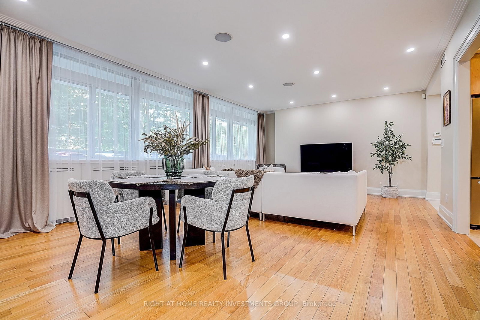 500 Avenue Road • #102 • Toronto, ON photo 19