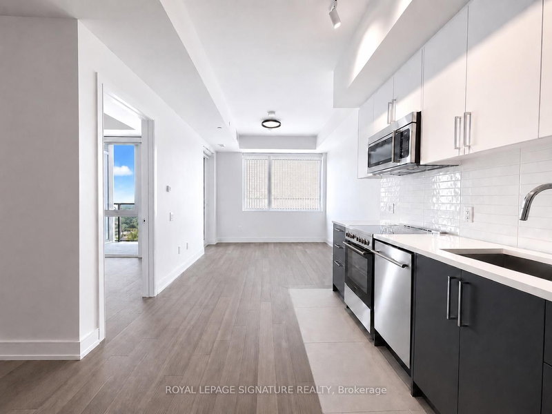404 - 664 Spadina Avenue