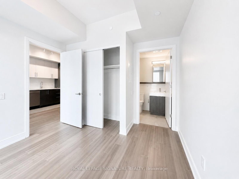 404 - 664 Spadina Avenue
