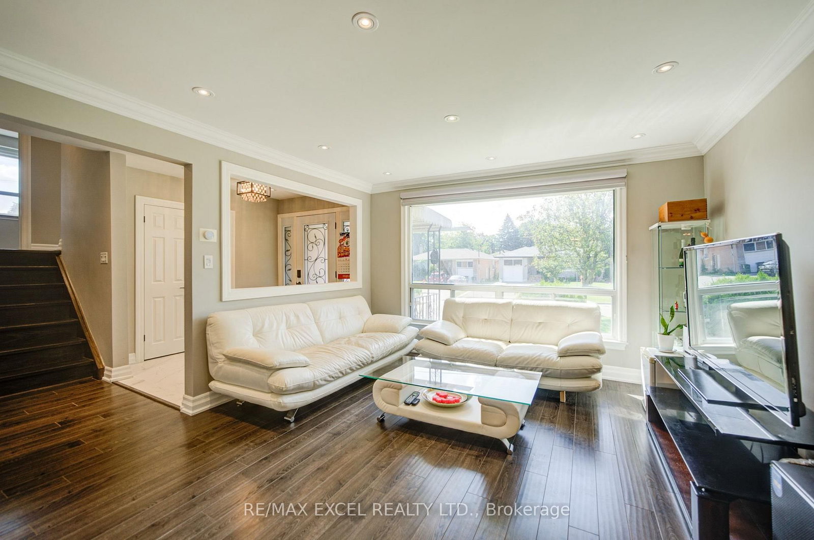 6 Averill Crescent • Toronto, ON photo 9