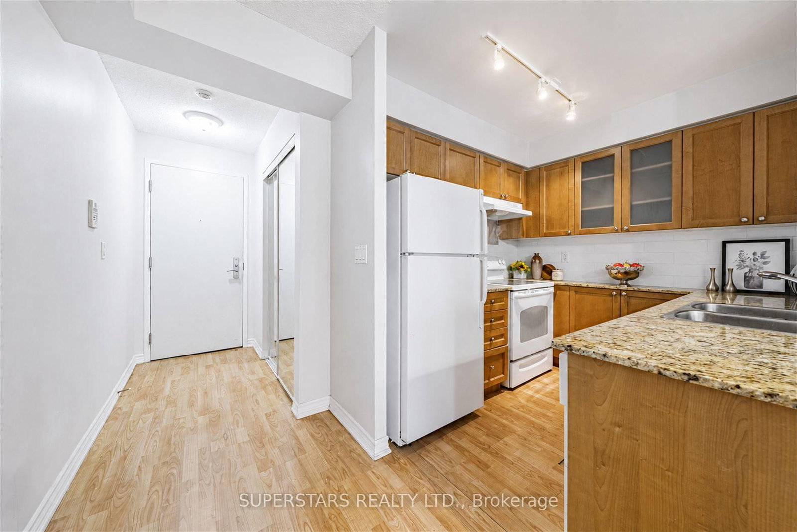 761 Bay Street • #1813 • Toronto, ON photo 13