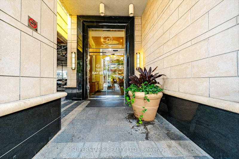 1813 - 761 Bay Street