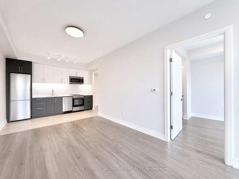 605 - 2525 Bathurst Street