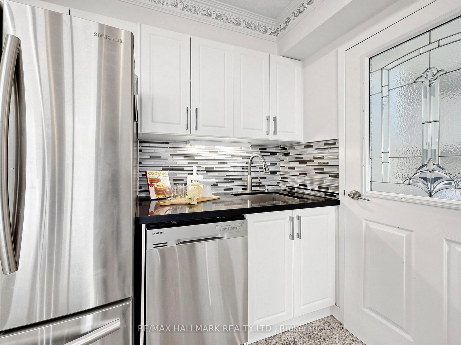 5 Parkway Forest Drive • #1609 • Toronto, ON photo 8