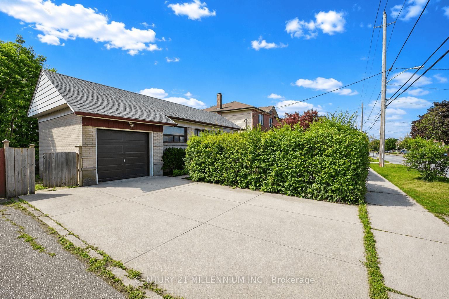 169 Ranee Avenue • Toronto, ON photo 31