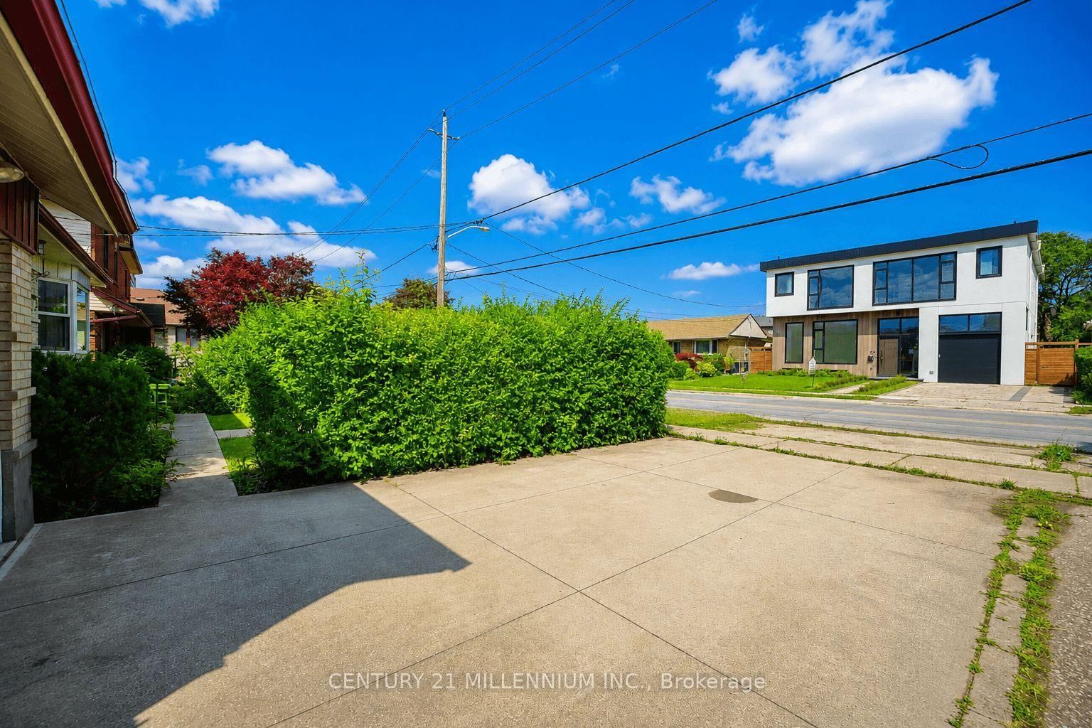 169 Ranee Avenue • Toronto, ON photo 34