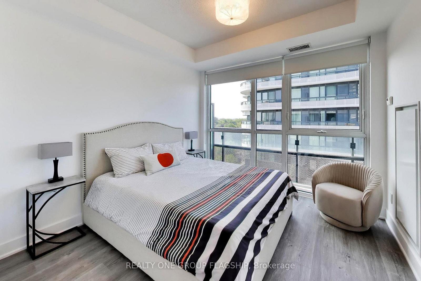 99 The Donway W • #709 • Toronto, ON photo 16