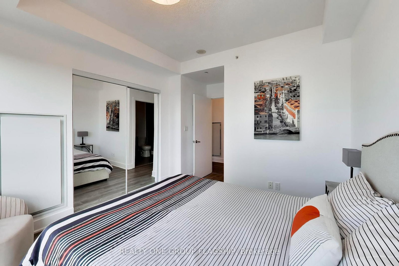 99 The Donway W • #709 • Toronto, ON photo 18