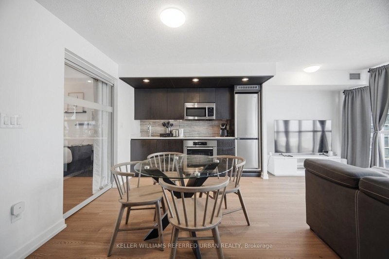 1707 - 10 Capreol Court