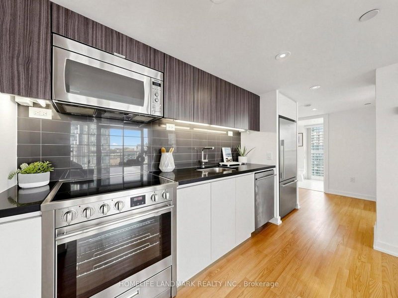 2215 - 75 Queens Wharf Road